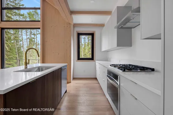 $6,725,000 | 6635 Highway 22, Wilson, WY 83014