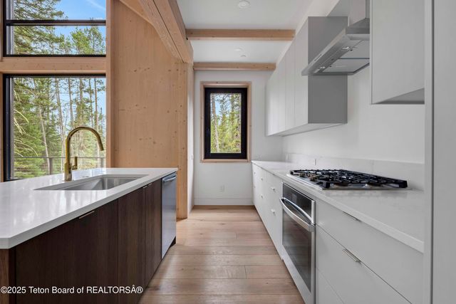 $6,725,000 | 6635 Highway 22, Wilson, WY 83014