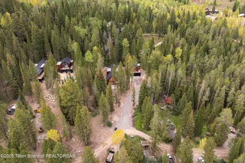 $6,725,000 | 6635 Highway 22, Wilson, WY 83014
