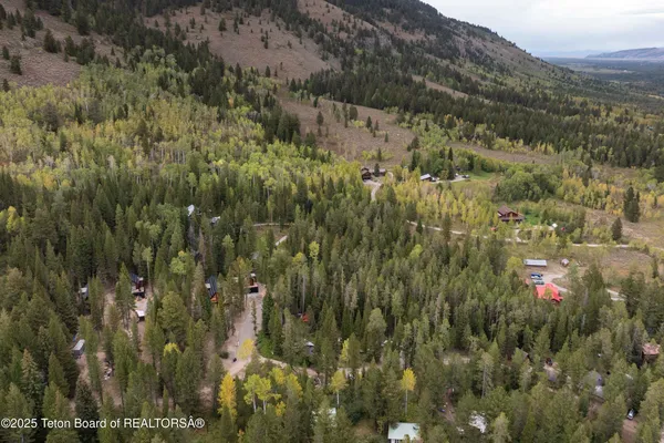 $6,725,000 | 6635 Highway 22, Wilson, WY 83014