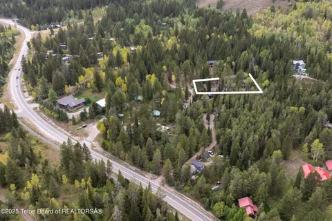 $6,725,000 | 6635 Highway 22, Wilson, WY 83014