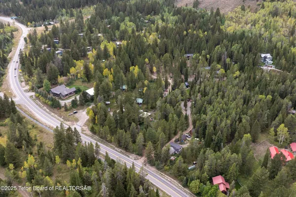 $6,725,000 | 6635 Highway 22, Wilson, WY 83014