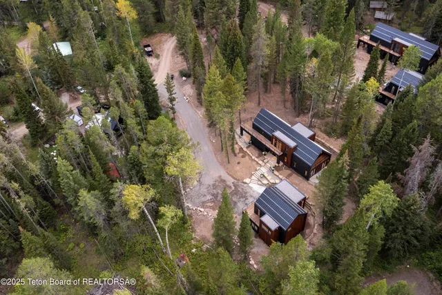 $6,725,000 | 6635 Highway 22, Wilson, WY 83014