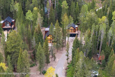 $6,725,000 | 6635 Highway 22, Wilson, WY 83014