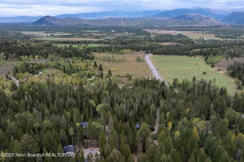 $6,725,000 | 6635 Highway 22, Wilson, WY 83014
