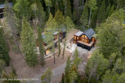 $6,725,000 | 6635 Highway 22, Wilson, WY 83014