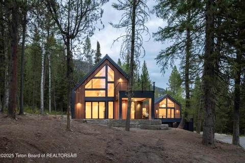 $6,725,000 | 6635 Highway 22, Wilson, WY 83014