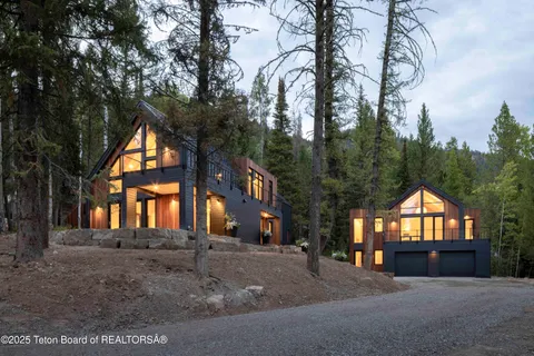 $6,725,000 | 6635 Highway 22, Wilson, WY 83014