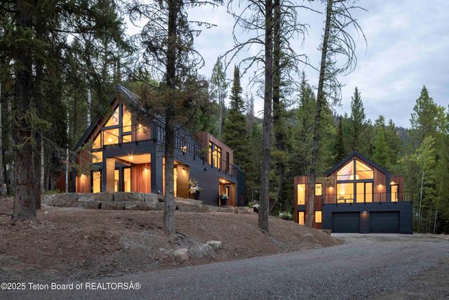$6,725,000 | 6635 Highway 22, Wilson, WY 83014