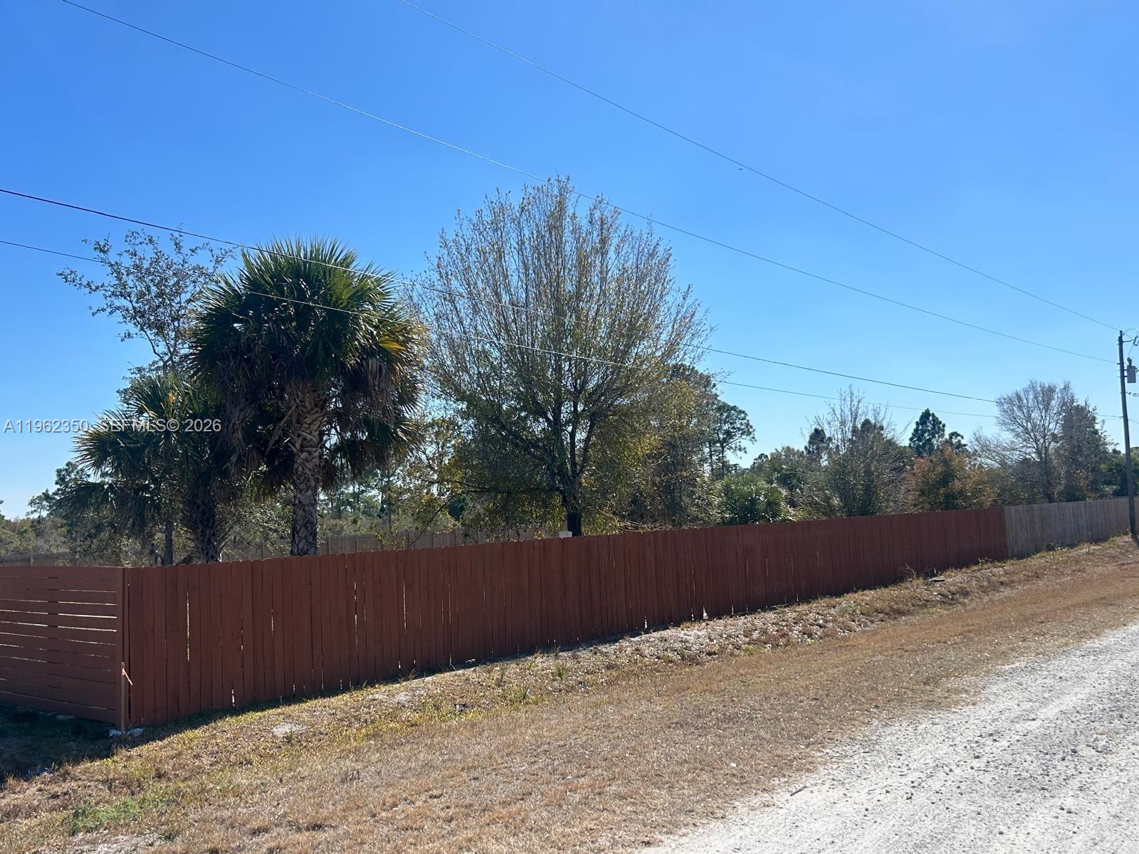 648 Hunting Club Avenue Clewiston, FL 33440 - Photo 15 of 22 a view of a backyard