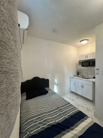 $820 | 655 Northwest 2nd Street, Unit A, Florida City, FL 33034