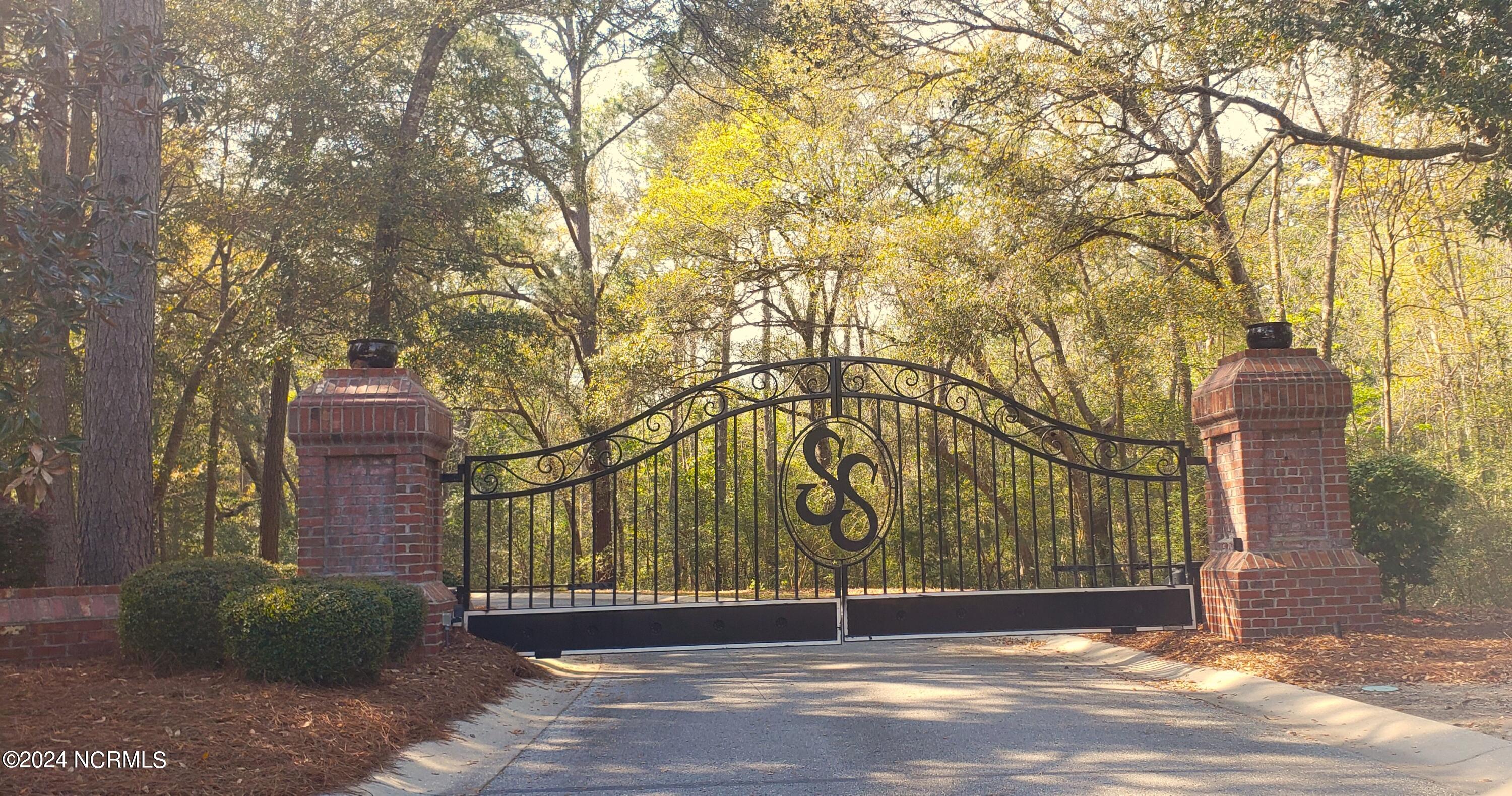 627 Valverda Street Southwest Supply, NC 28462 - Photo 14 of 14 Front Gate