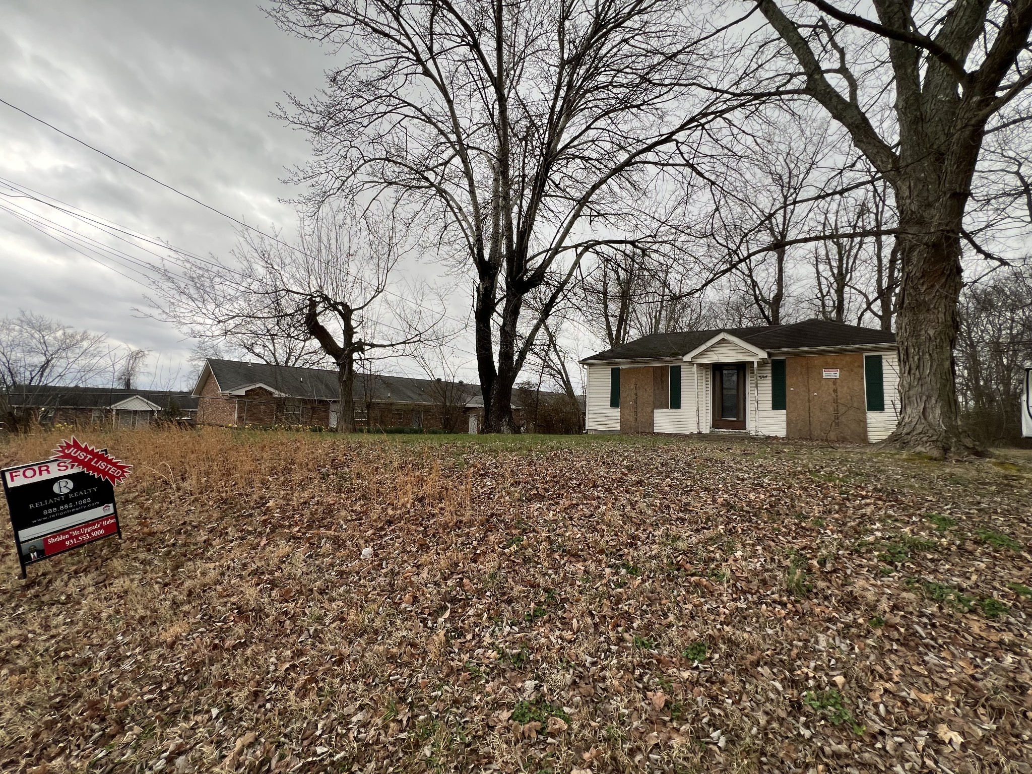 896 Peachers Mill Road Clarksville, TN 37042 - Photo 2 of 7 a view of house with a yard