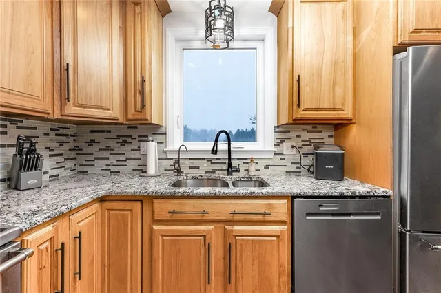 $385,000 | 399 Irishtown Road, Grove City, PA 16127