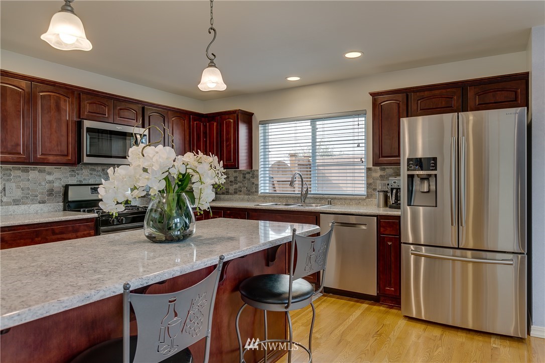 8938 Northeast 178th Street Bothell, WA 98011 - Photo 8 of 31 Gallery Image 8