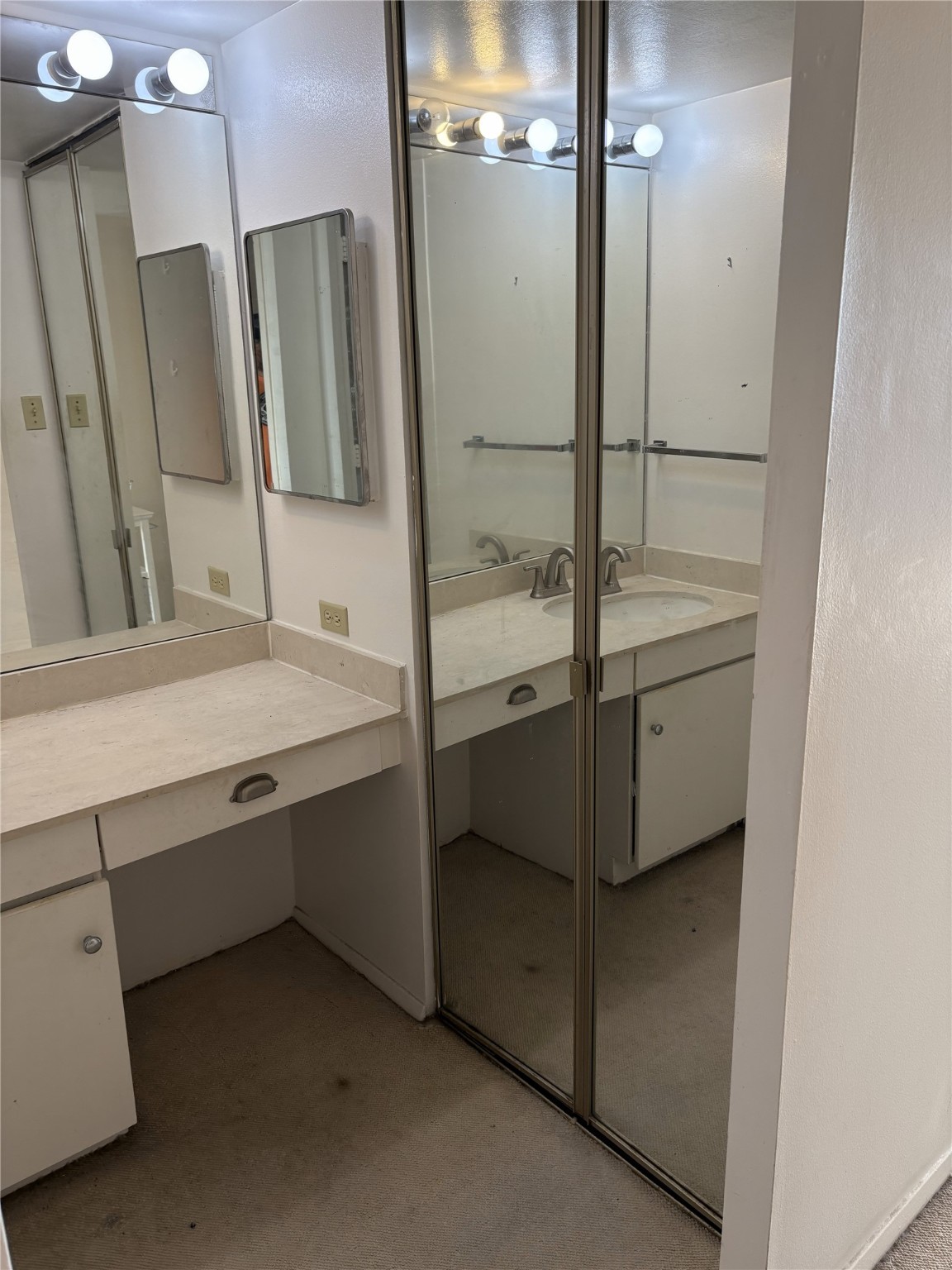 2016 Main Street, Unit 1620 Houston, TX 77002 - Photo 8 of 12 a bathroom with a sink and mirror