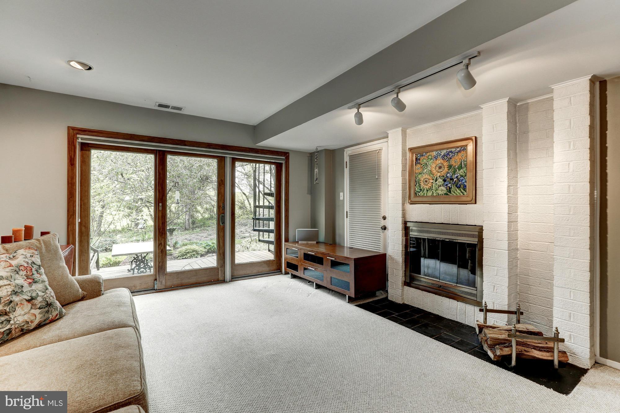 11771 Indian Ridge Road Reston, VA 20191 - Photo 22 of 26 Family Room