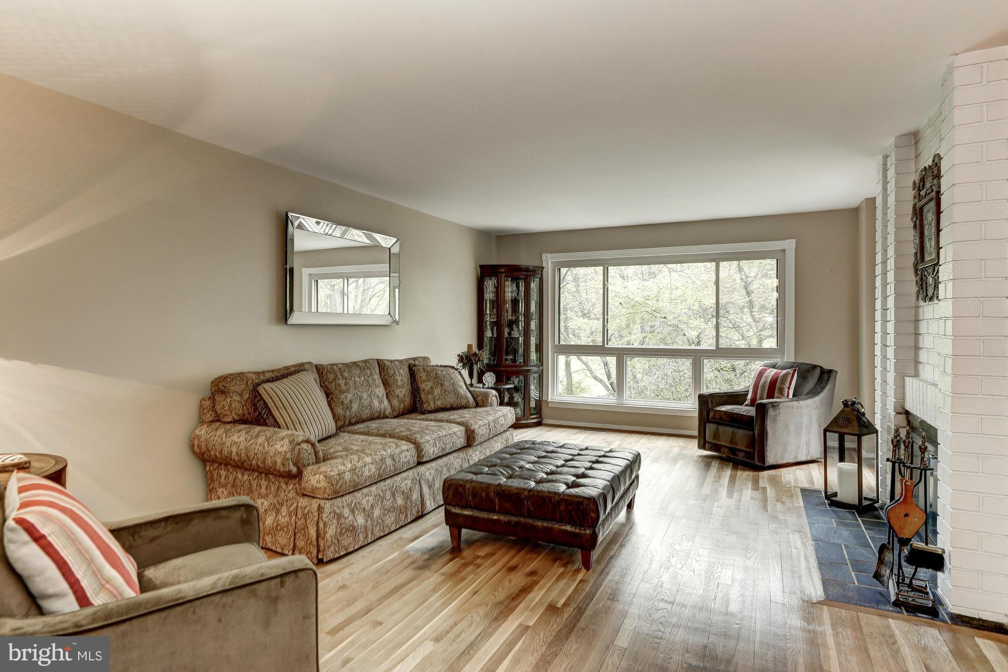 11771 Indian Ridge Road Reston, VA 20191 - Photo 5 of 26 Living Room