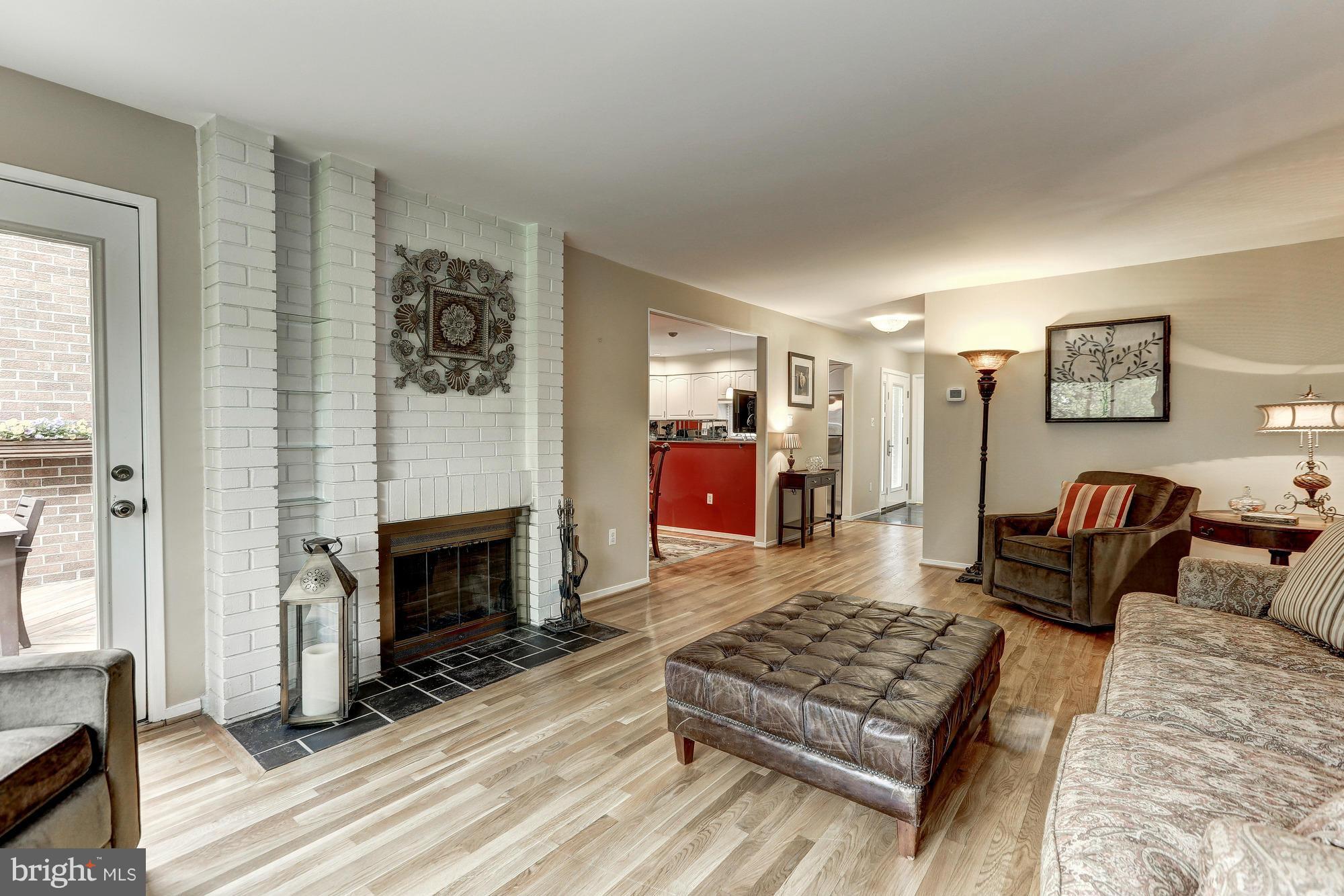11771 Indian Ridge Road Reston, VA 20191 - Photo 7 of 26 Living Room