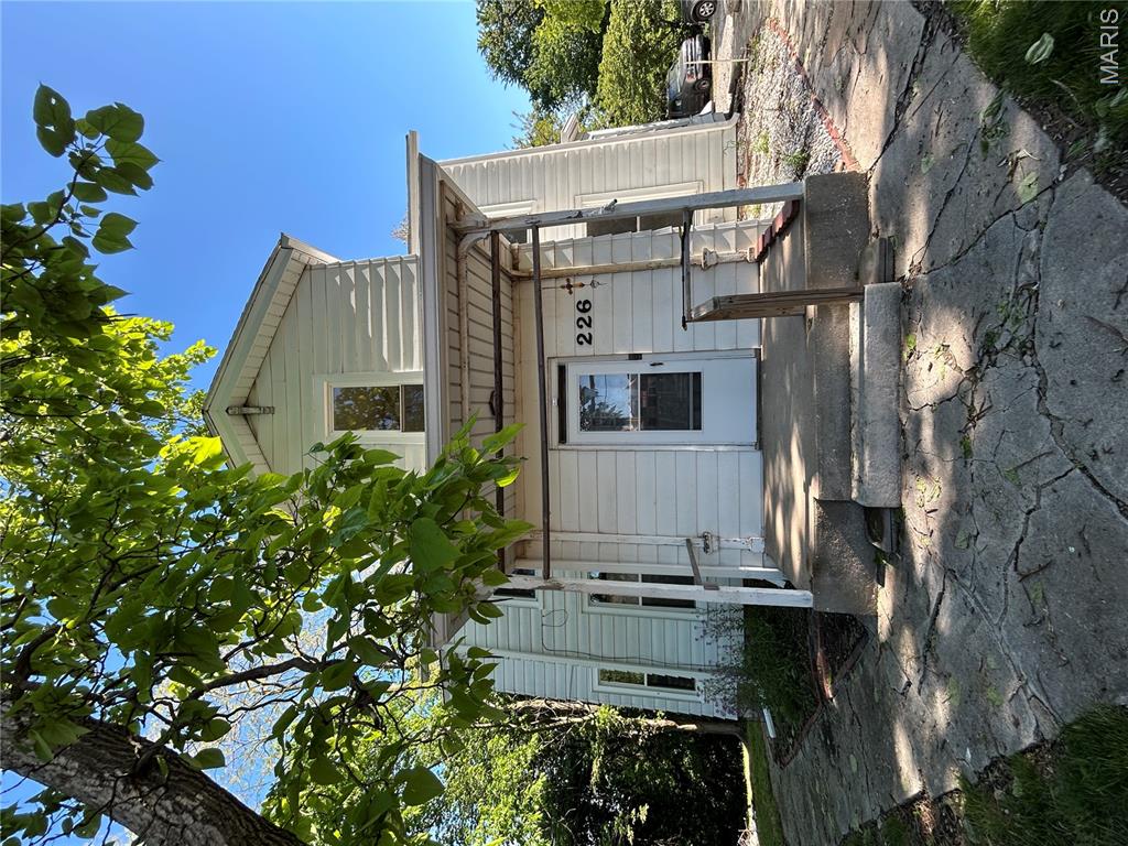 226 East 5th Street Alton, IL 62002 - Photo 1 of 3