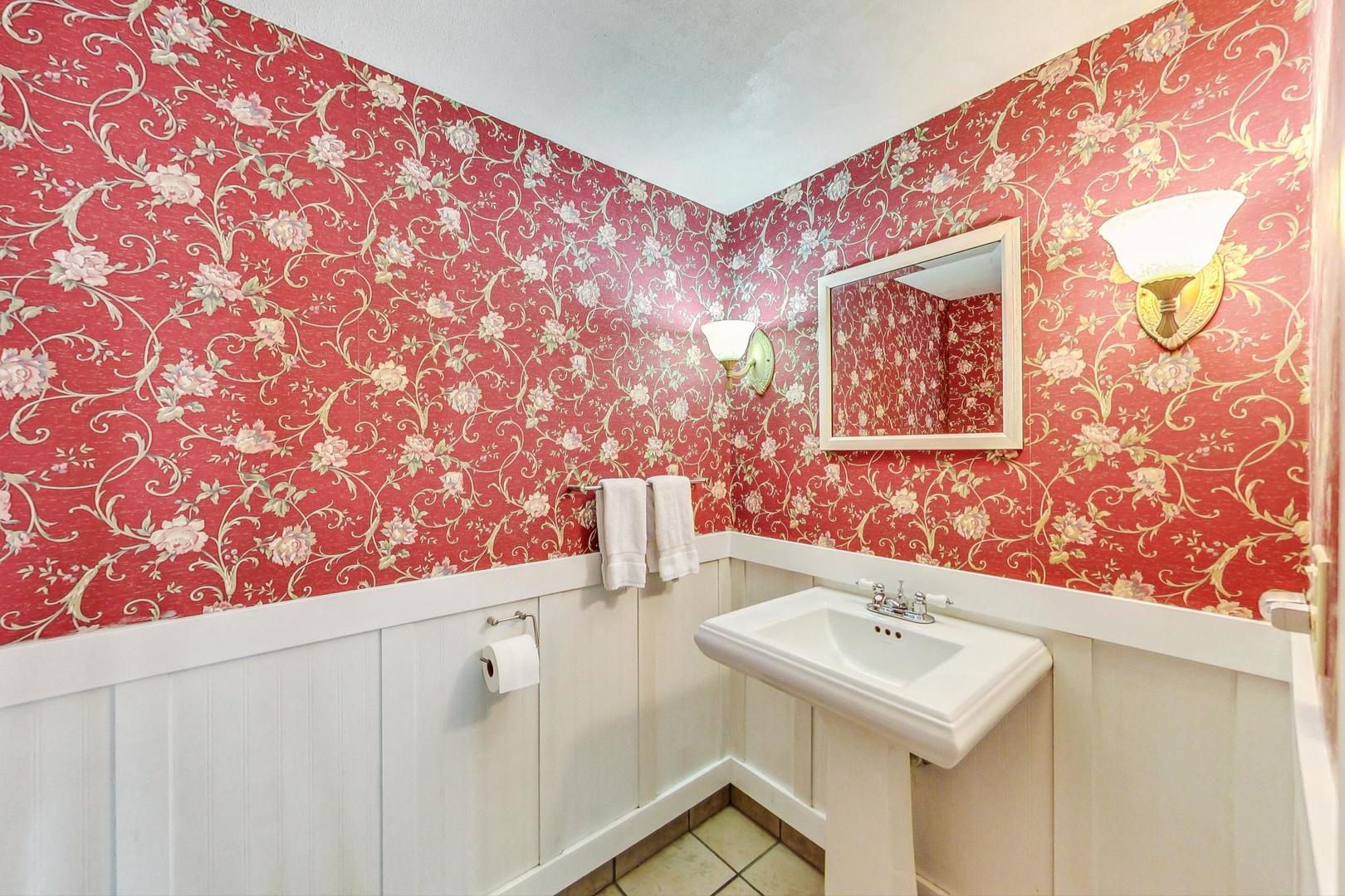 910 Whitegate Drive Mount Prospect, IL 60056 - Photo 20 of 38 a bathroom with a sink and a mirror