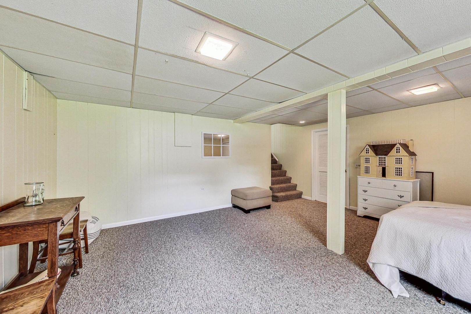 910 Whitegate Drive Mount Prospect, IL 60056 - Photo 33 of 38 a view of livingroom with furniture and toys