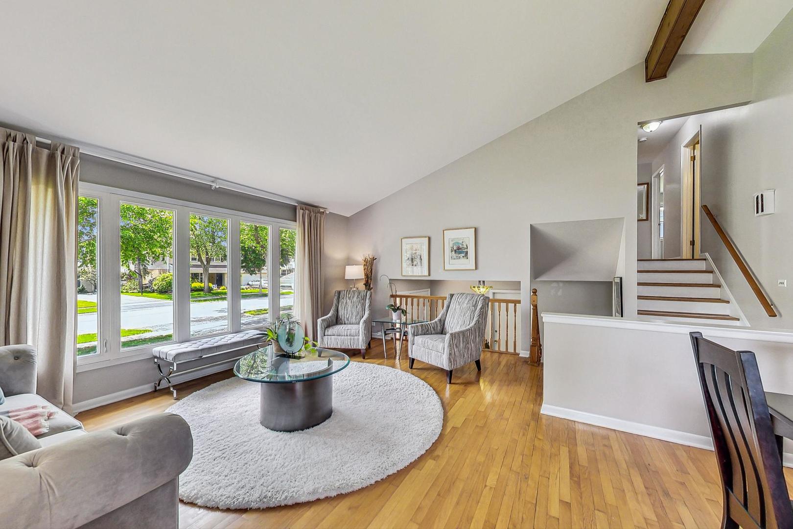 910 Whitegate Drive Mount Prospect, IL 60056 - Photo 7 of 38 a living room with furniture and a floor to ceiling window