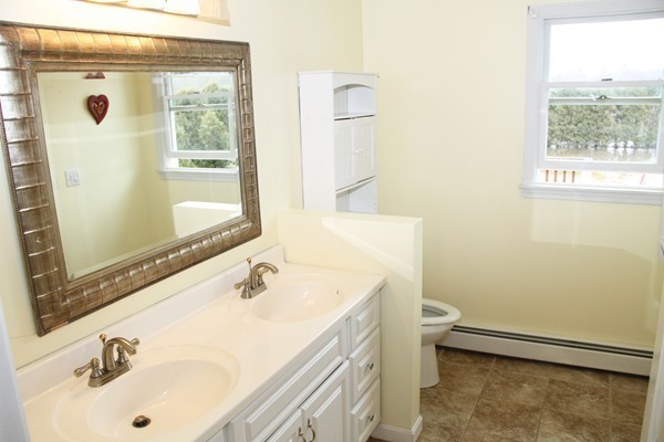 93 Old Fall River Road Swansea, MA 02777 - Photo 5 of 22 Gallery Image 5
