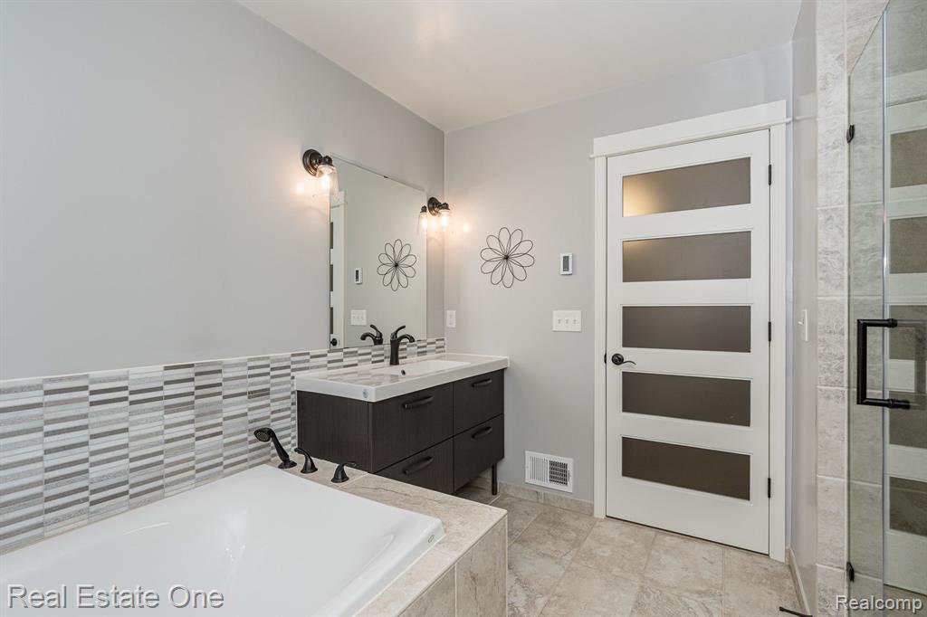 321 Charles Road Rochester, MI 48307 - Photo 13 of 24