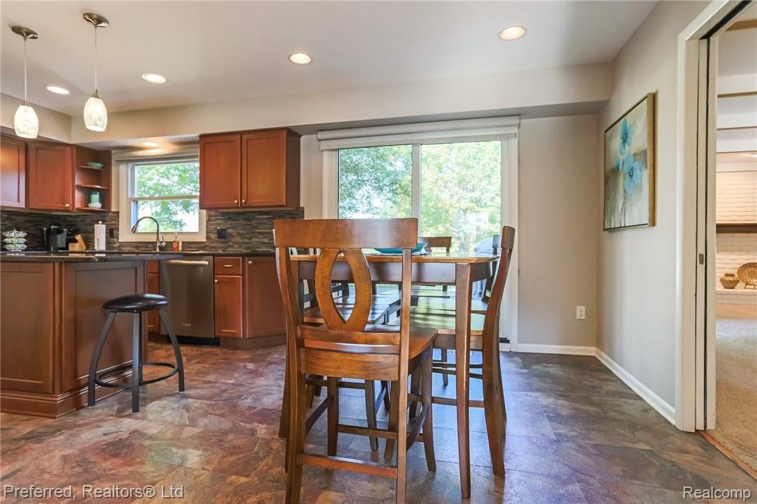 36133 Johnstown Road Farmington, MI 48335 - Photo 17 of 49 17IMG_5917.jpg