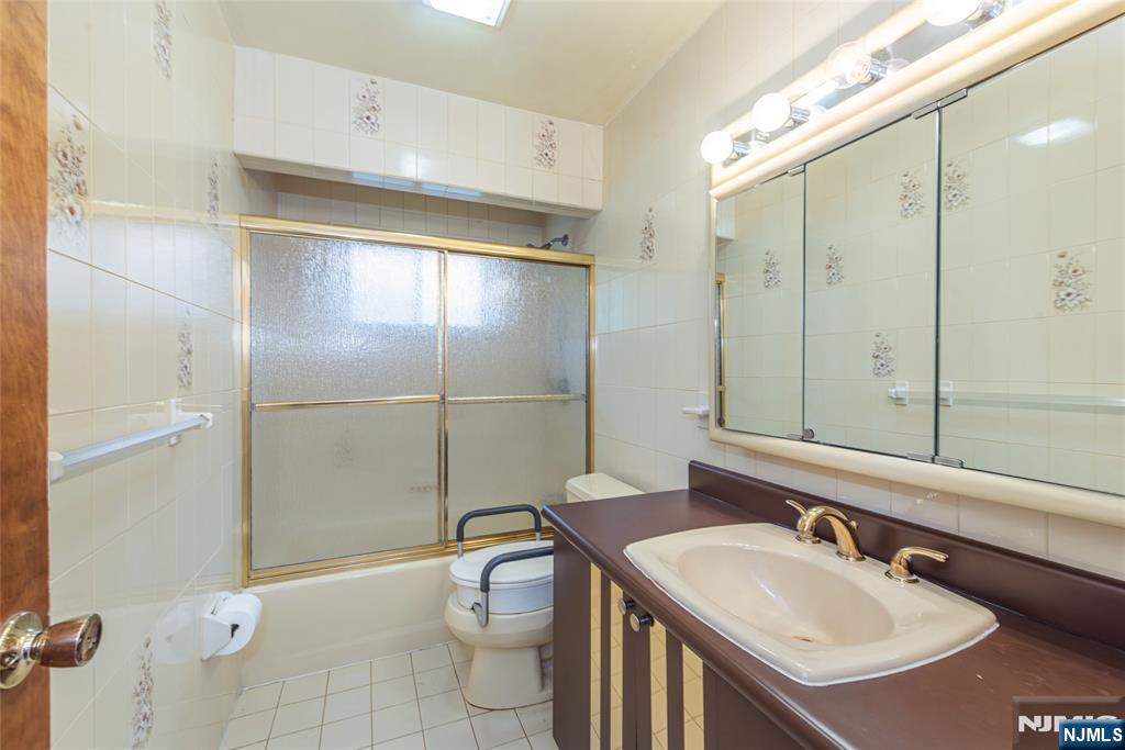 15-15 Jordan Road Fair Lawn, NJ 07410 - Photo 8 of 26 Gallery Image 8