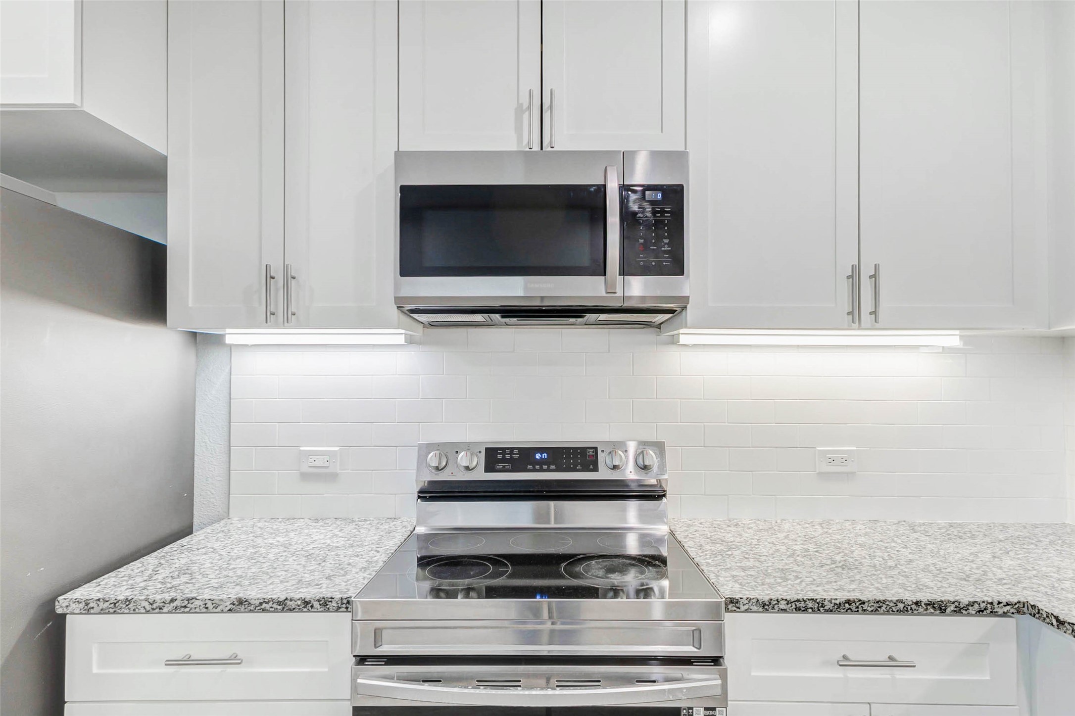 18835 Luminescent Ln Spring Spring, TX 77379 - Photo 10 of 28 a stove top oven sitting inside of a kitchen
