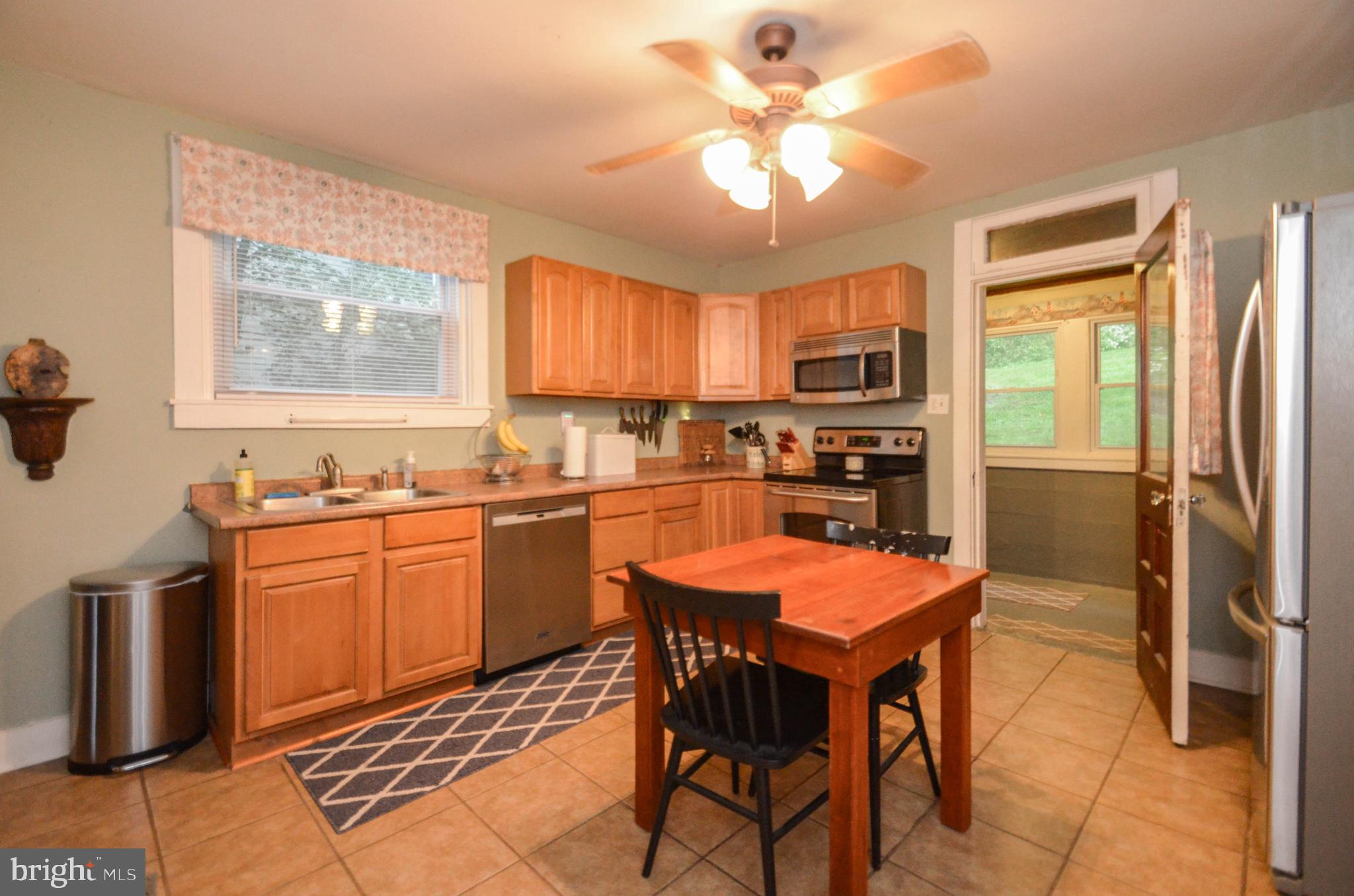 34 West Neversink Road Reading, PA 19606 - Photo 8 of 29 Gallery Image 8