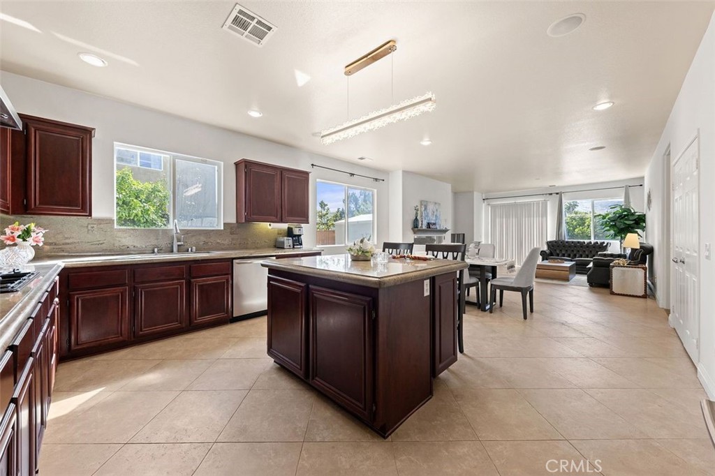 12232 Brianwood Drive Riverside, CA 92503 - Photo 11 of 37