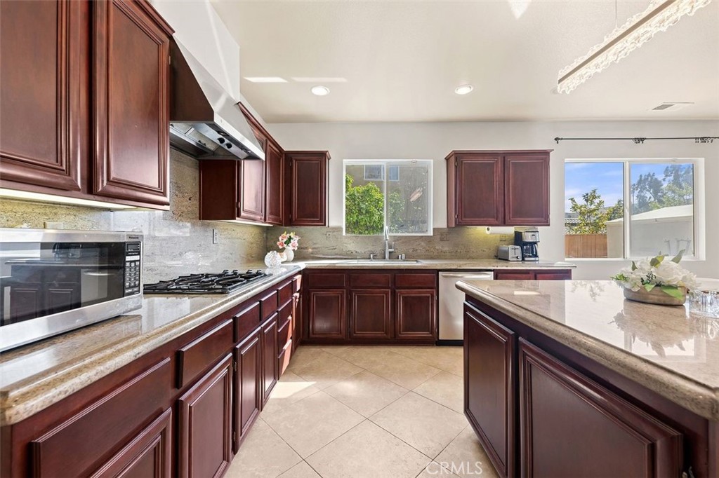 12232 Brianwood Drive Riverside, CA 92503 - Photo 10 of 37