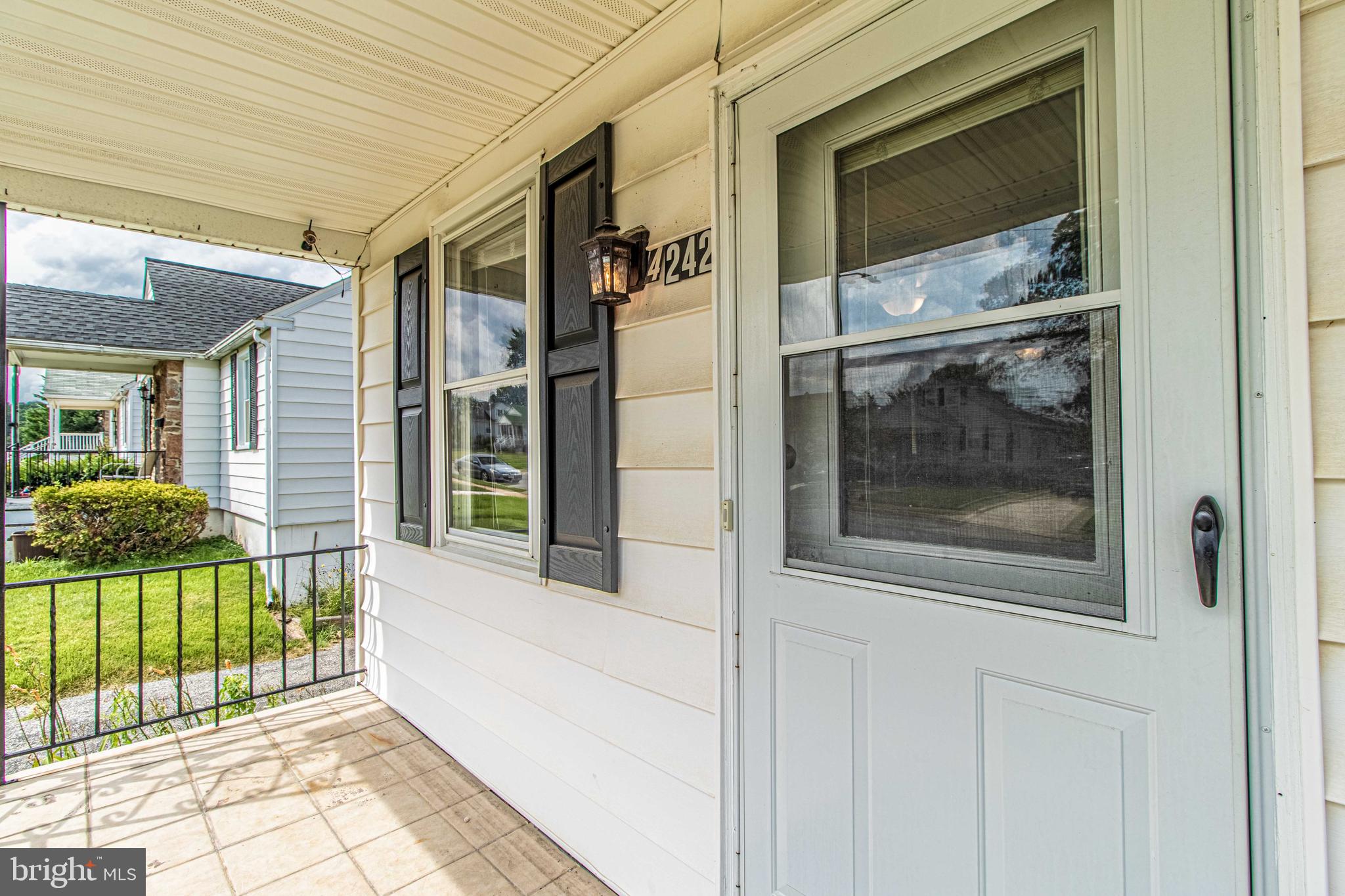 4242 Thorncliff Road Baltimore, MD 21236 - Photo 4 of 45 Gallery Image 4