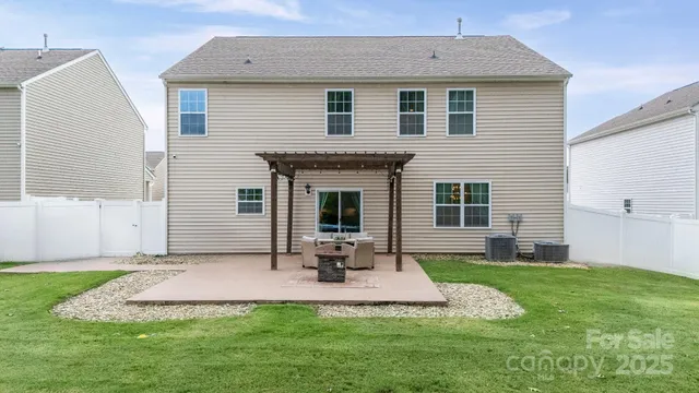 $499,000 | 919 Rock Haven Drive, Charlotte, NC 28216