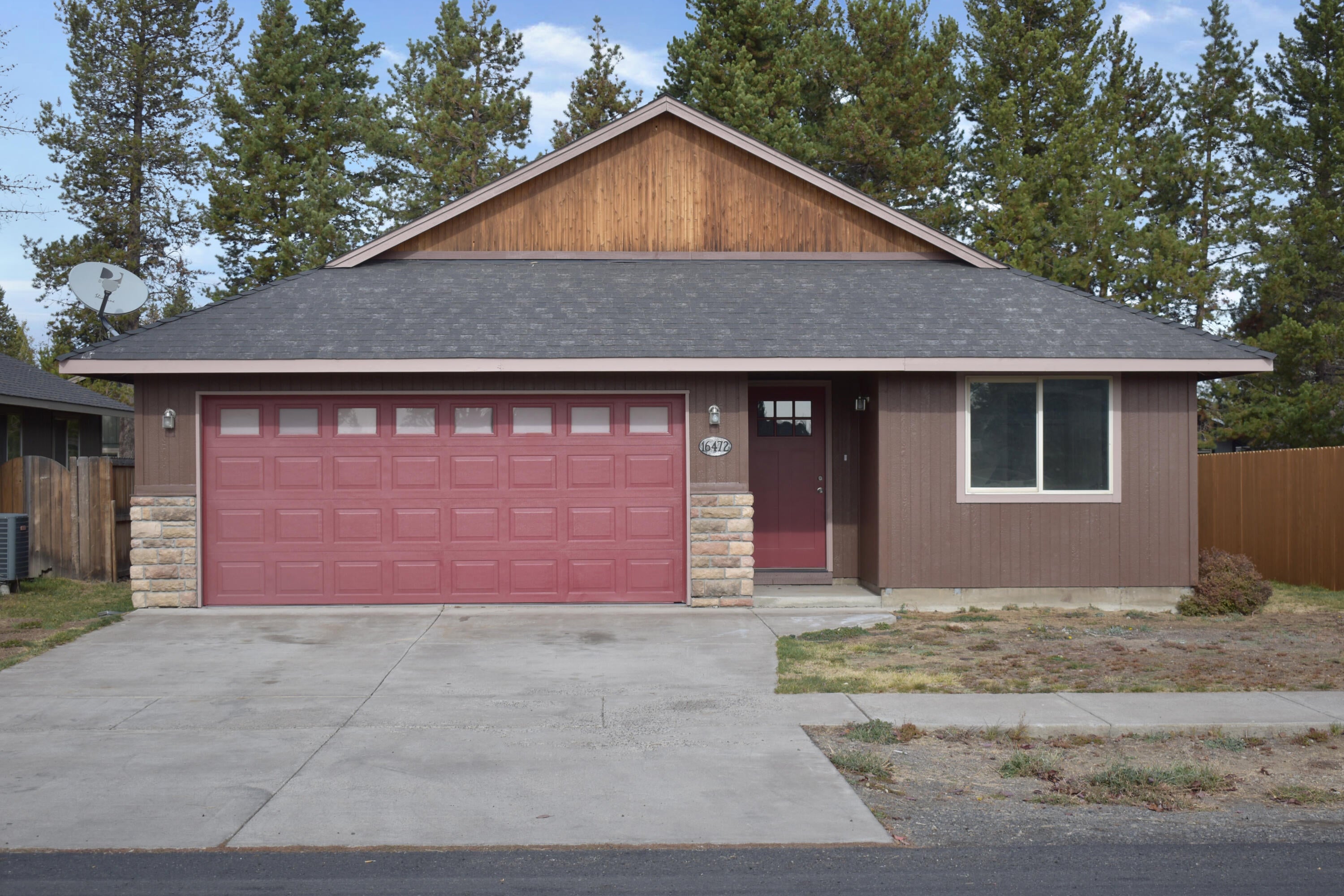 16472 Riley Drive La Pine, OR 97739 - Photo 1 of 23 Front of house