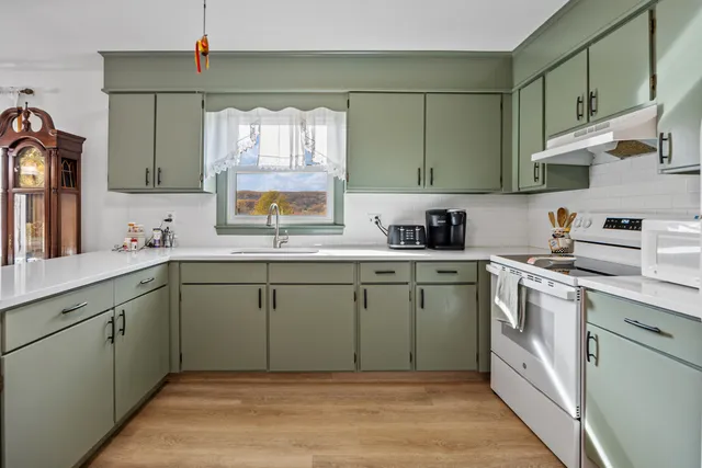 $319,900 | 3 Maple Terrace, Naugatuck, CT 06770