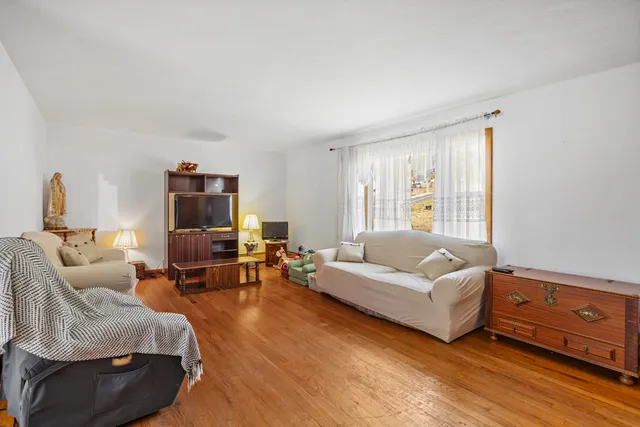 $319,900 | 3 Maple Terrace, Naugatuck, CT 06770