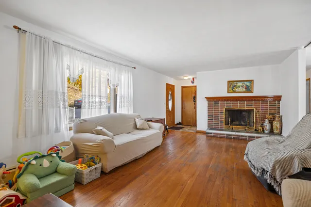 $319,900 | 3 Maple Terrace, Naugatuck, CT 06770