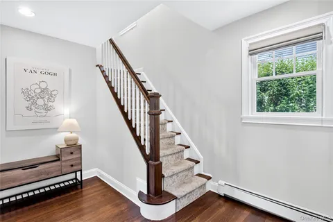 $1,089,000 | 7 Fairview Avenue, Port Washington, NY 11050