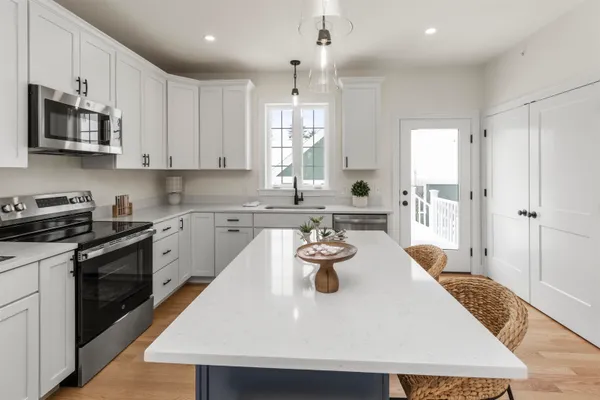 $819,900 | 35 The Cliffs, Unit 35, Auburn, NH 03032