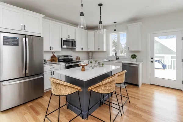 $819,900 | 35 The Cliffs, Unit 35, Auburn, NH 03032