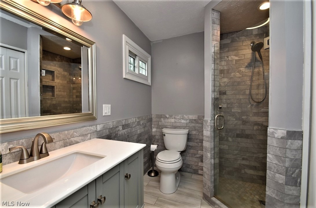 1765 Oakes Road Broadview Heights, OH 44147 - Photo 17 of 28 Owner's Suite Bath