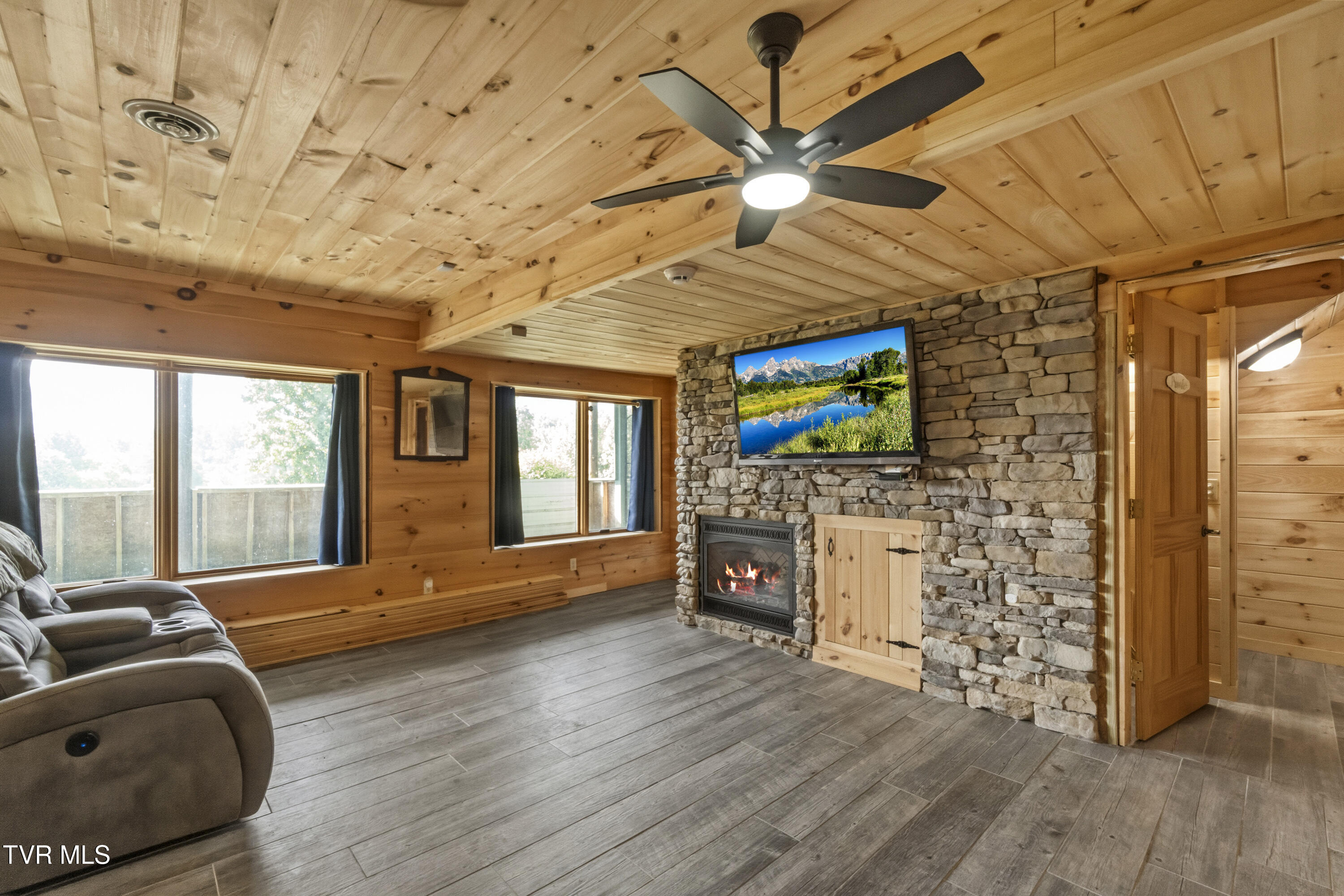 1600 Red Hill Road Greeneville, TN 37743 - Photo 50 of 73 Johnson Den DSC05728