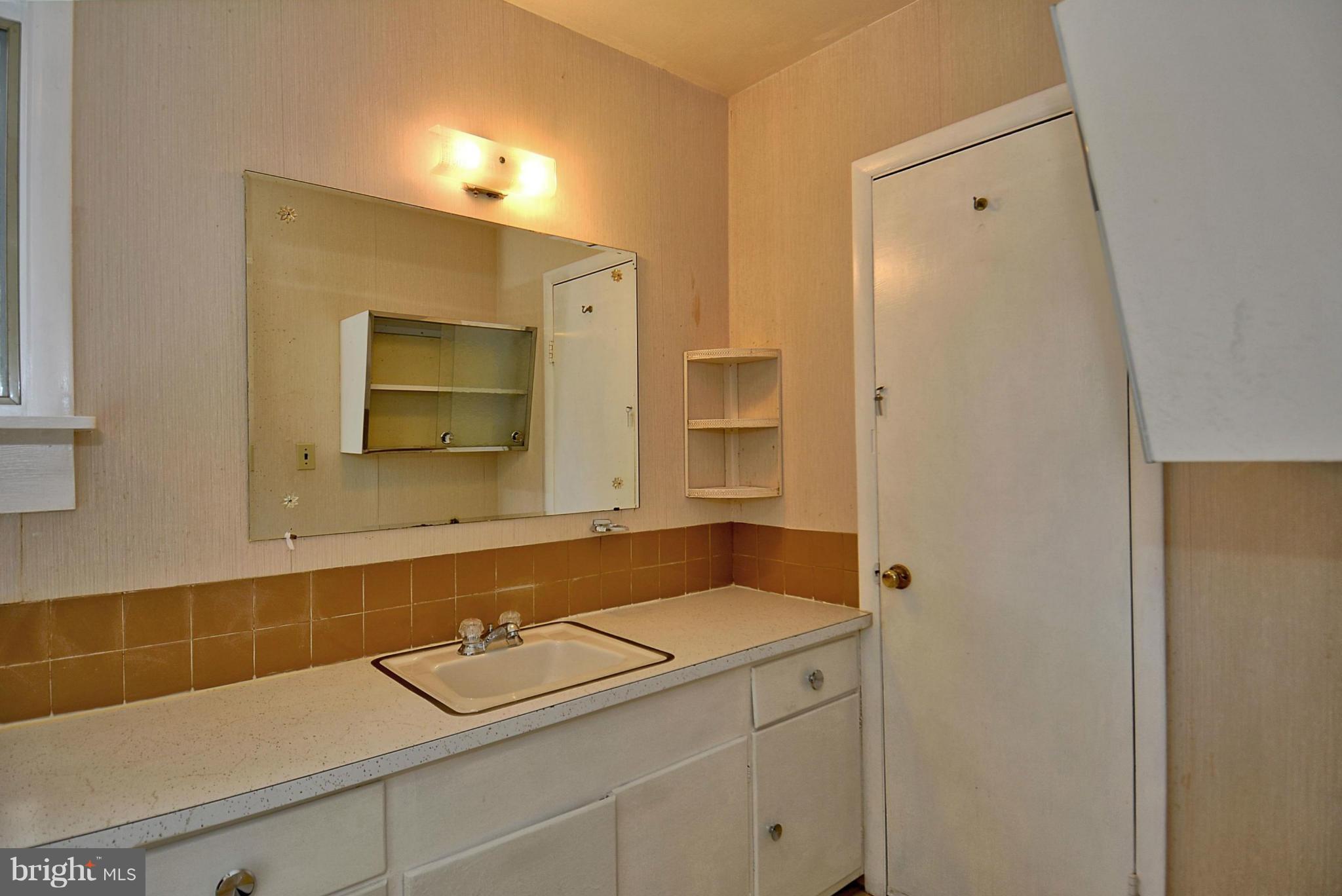 12013 Kemp Mill Road Silver Spring, MD 20902 - Photo 17 of 30 Bath (Master)