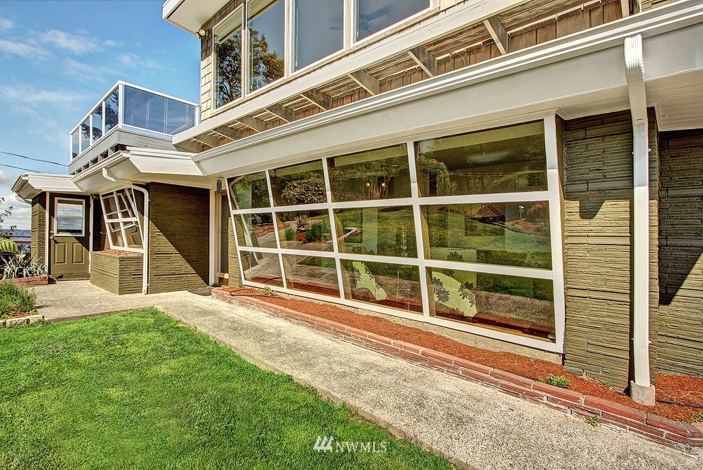 17449 Sylvester Road Southwest Burien, WA 98166 - Photo 4 of 16 Gallery Image 4