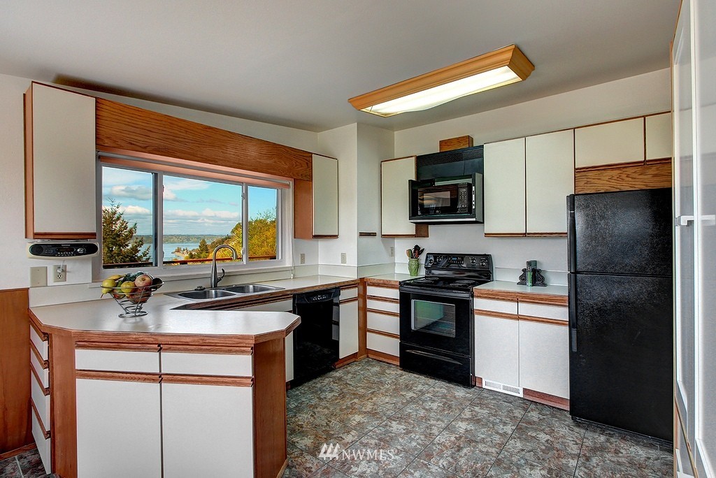17449 Sylvester Road Southwest Burien, WA 98166 - Photo 8 of 16 Gallery Image 8