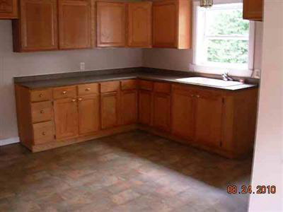 705 Kinney Road Pontiac, MI 48340 - Photo 7 of 11 20120494-6.JPG